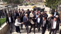Mardin Büyükşehir Belediye Başkanı Ahmet Türk, mazbatasını aldı