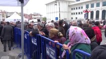 İstanbul- Maltepe İlçe Seçim Kurulu Önünde Bekleyiş