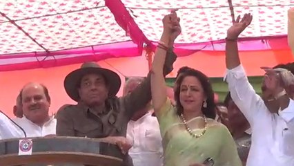 VIDEO: मथुरा में धर्मेंद्र, 'गांव वालों...यहां की टंकी पर चढ़ जाऊंगा...'