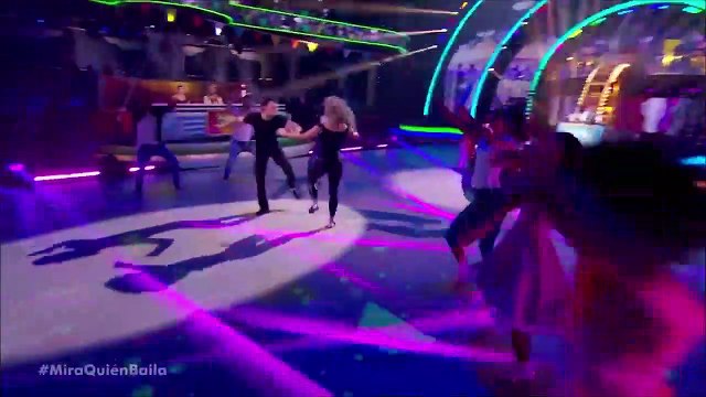 Emmanuel Palomares impecable presentación de Vaselina El Musical | Mira Quien Baila