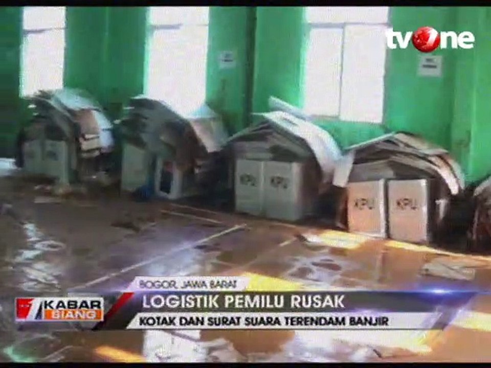 Ratusan Kotak dan Ribuan Surat Suara Terendam Banjir Lumpur