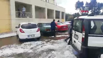İzmir Tire'de Dolu Yağışı Çevreyi Beyaza Bürüdü