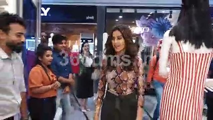 Spring Summer Collection Launch By Farhan Akhtar's GF Shibani Dandekar