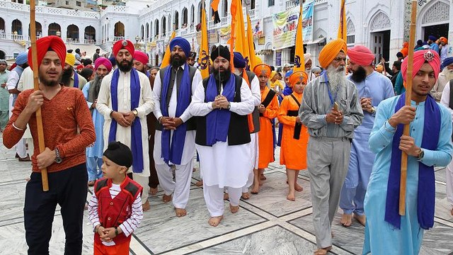 ویدئو؛ هزاران زائر هندی برای جشن سیک‌ها به پاکستان رفتند