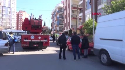 Antalya İntihar İçin Çatıya Çıktı, 'Beni Kameraya Çekin' Diye Seslendi