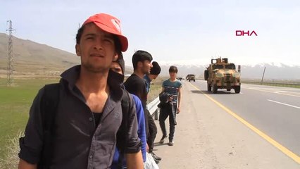 Van'da Yol Üstünde Yürüyen 60 Kaçak, Yakalandı