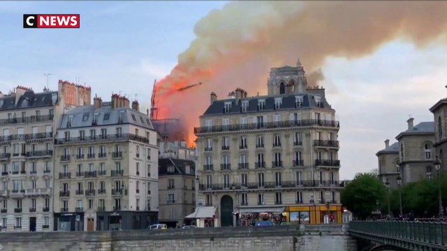 Incendie Notre-Dame de Paris : les images de la flèche qui s’effondre