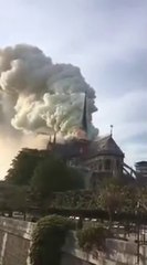 Incendie à Notre Dame : impressionnante fumée sortant de la cathédrale !