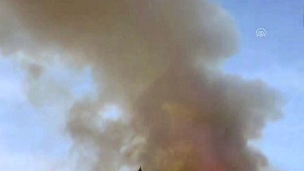 Notre Dame Katedrali'nin Çevresi Tahliye Ediliyor