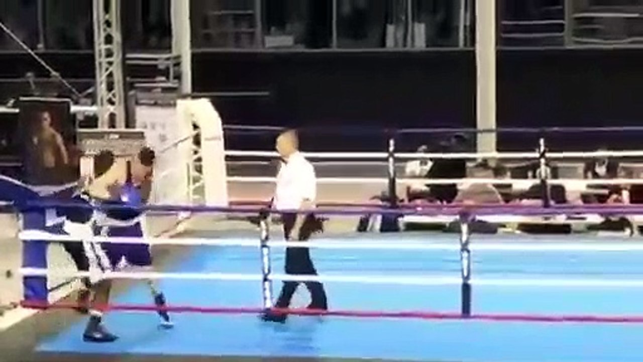 La simulation bien ridicule de ce boxeur pendant un combat