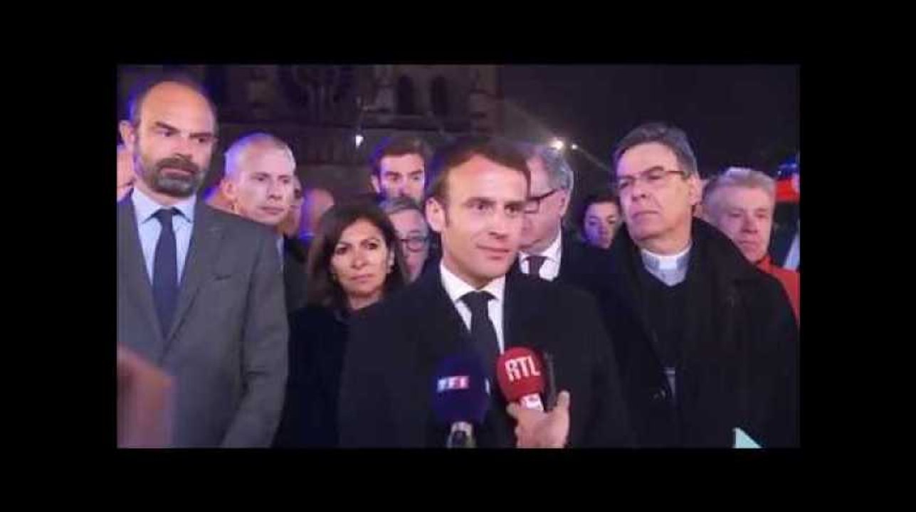 Emmanuel Macron devant Notre-Dame de Paris: "cette cathédrale, nous la rebâtirons"