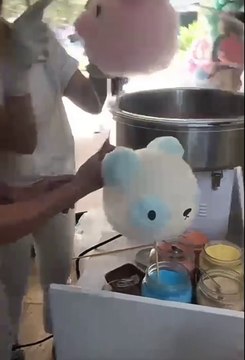 O Primeiro aniversário da pequena True filha de Khloé Kardashian - The first anniversary of the small True daughter of Khloé Kardashian - Kim and Khloé show party at instagram.