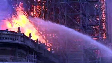 'Vamos reconstruir a Notre-Dame'