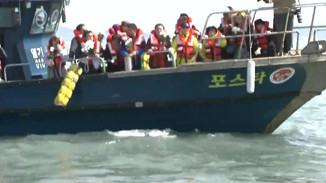 [현장영상] 세월호 희생자 가족들, 사고 현장 맹골수도 도착 / YTN