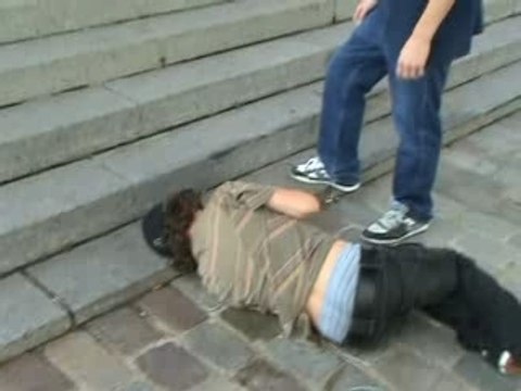 Aie aie aie ca fait mal a la main