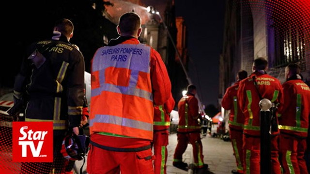 Firefighters form human chain to save Notre-Dame's treasures