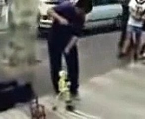 CREEPY!. DANCING AND SINGING SKELETON