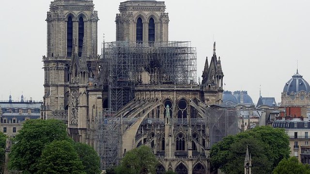 Notre-Dame: Feuer nach 15 Stunden vollständig gelöscht