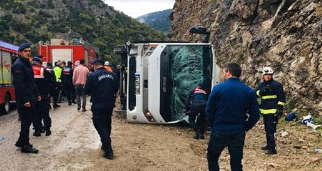 Son Dakika! Antalya'da Yolcu Midibüsü Devrildi: 2 Ölü, 15 Yaralı