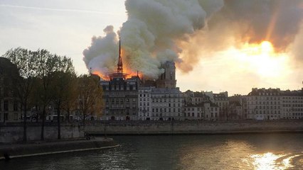 Choc en France, un "terrible" incendie ravage l'emblématique Notre-Dame de Paris