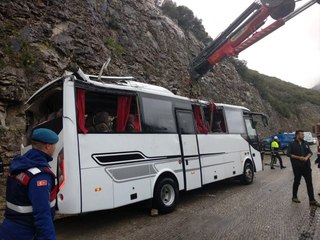 Güncelleme - Antalya'da Yolcu Midibüsü Devrildi