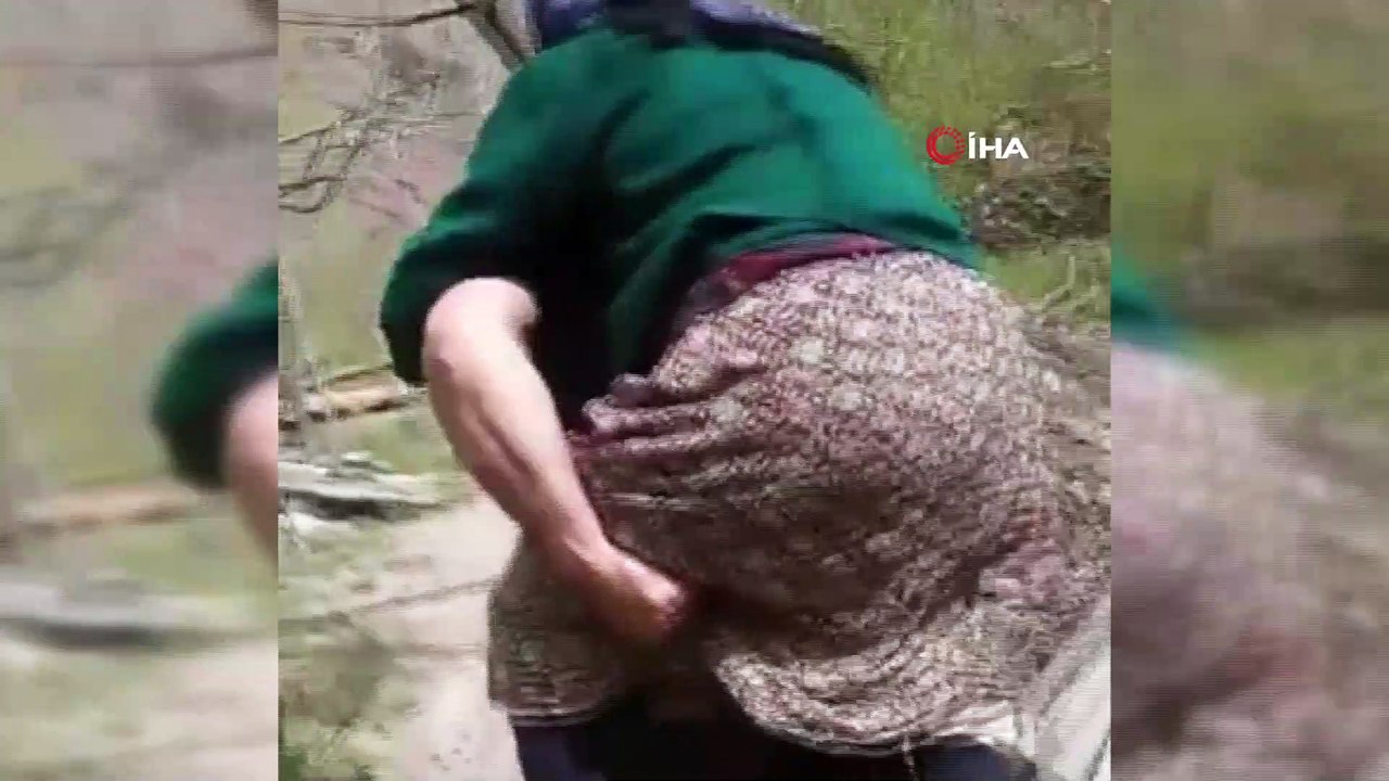 112 çalışanı 82 yaşındaki hasta nineyi sırtında böyle taşıdı