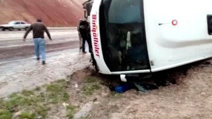 Diyarbakır'da Yolcu Midibüsü Devrildi: 1'i Ağır 13 Yaralı
