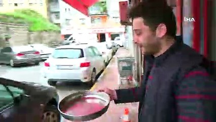 TOKAT'TA ESNAF NİSAN YAĞMURUNUN SUYUNU İÇİYOR