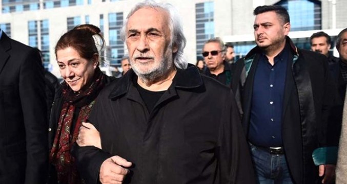 Osmanlı Torununa Hakaret Gerekçesiyle Yargılanan Müjdat Gezen'in Beraatine Karar Verildi