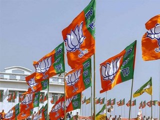 അമിത് ഷാ പിശാച്, പരീക്കറുടെ കാൻസർ ദൈവകോപം'