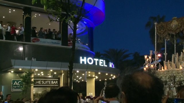 Paula Echevarría y Miguel Torres viven la Semana Santa malagueña