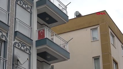 Antalya Sinir Krizi Geçirince Eşyaları Balkondan Attı