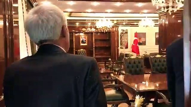 Diyarbakır Büyükşehir Belediye Başkanı Mızraklı, kayyımdan devraldığı makam odasını paylaştı: Talan ve israfın göstergesi