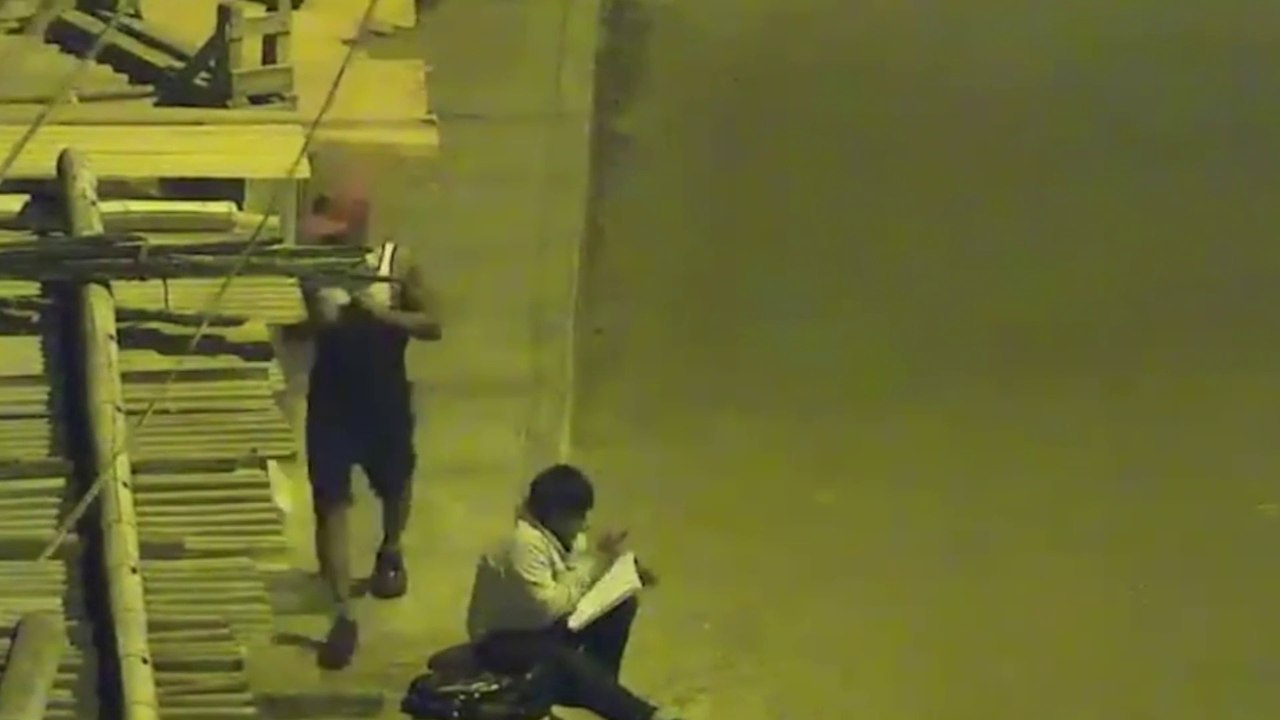 Faute de moyens, ce petit garçon qui fait ses devoirs dans un endroit surprenant, a ému le monde entier