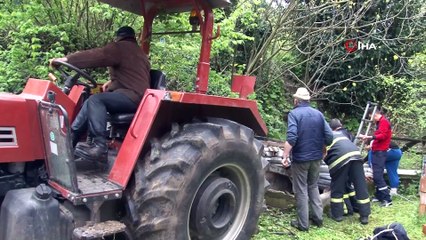 2 metre derinlikteki su kuyusuna düşen ineği itfaiye ekipleri kurtardı