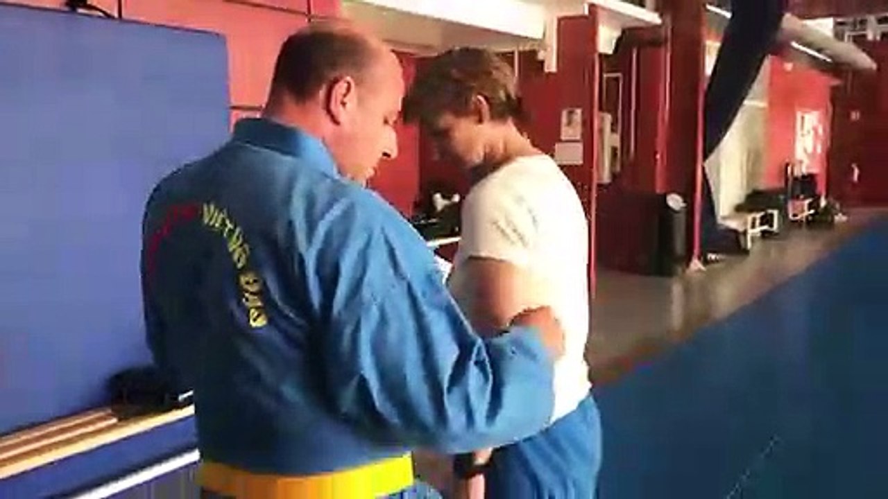 Vovinam : démonstration du ciseau niveau 1