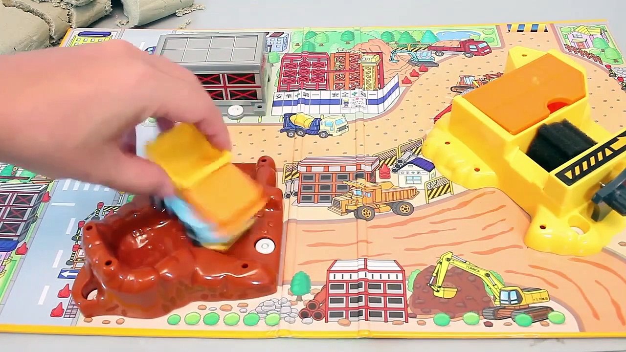 Disney Cars Kinetic Sand Play Tayo the Little Bus Play Doh Toy Surprise Eggs Toys (2)