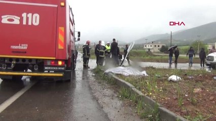 Gaziantep İslahiye'de Otomobiller Çarpıştı 3 Ölü, 12 Yaralı-3