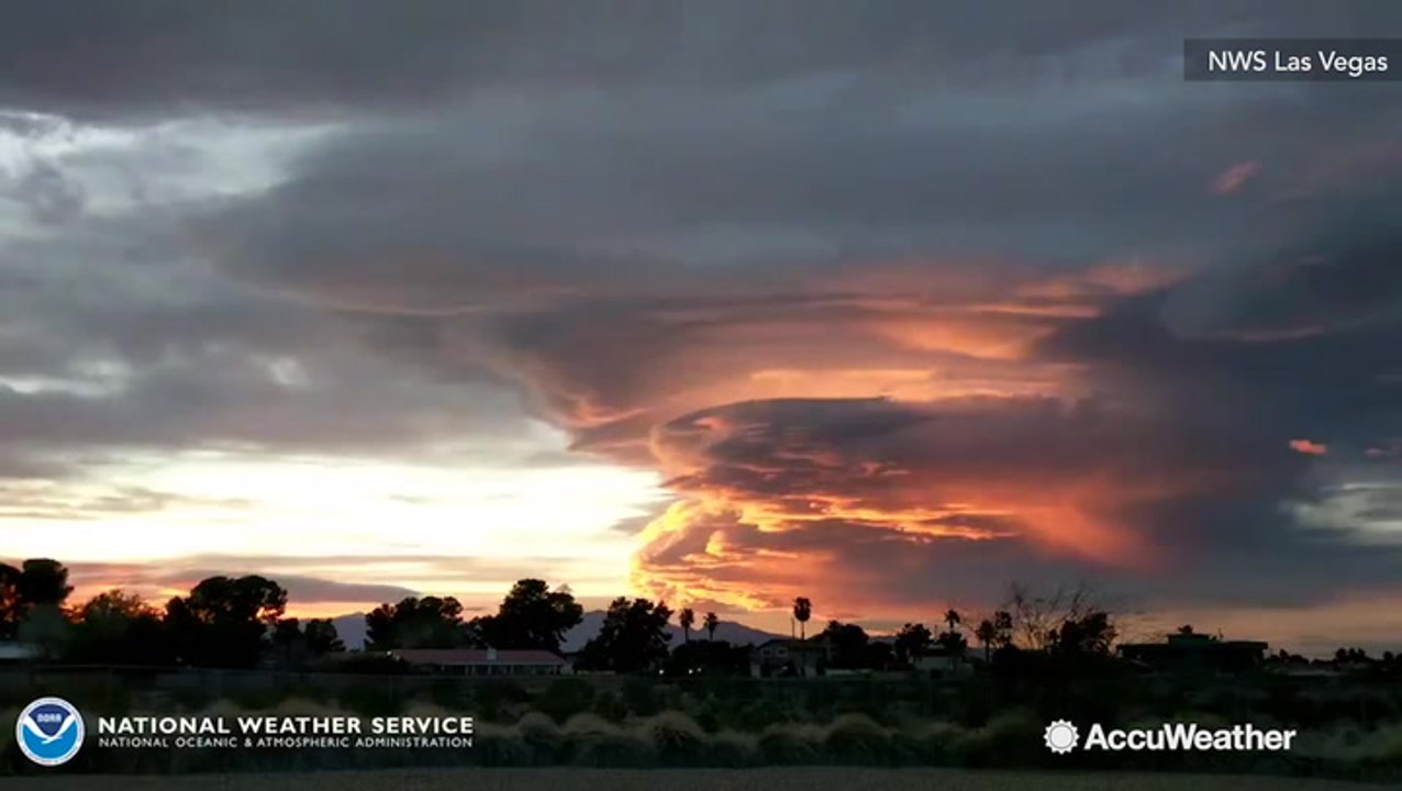 Beautiful timelapse of lenticular clouds at sunset