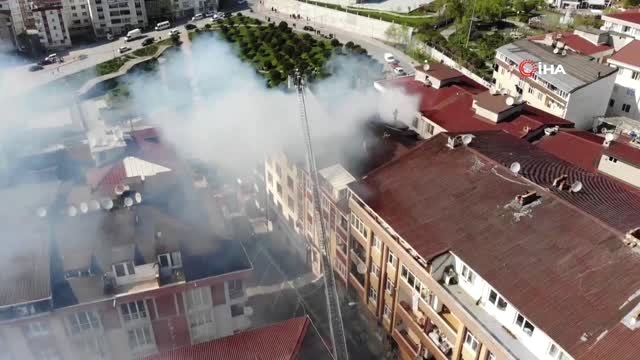 Esenyurt'ta 5 Katlı Binanın Çatısında Çıkan Yangın Havadan Görüntülendi
