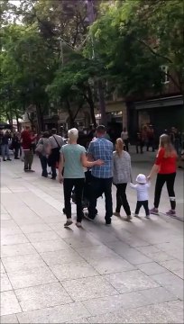 Regardez comment ces policiers font leur patrouille... Tellement drôle
