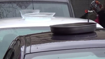 Nisan Yağmurunu Böyle Topladılar...otomobillerin Üstündeki Cam Tabakları Görenler Şaşkına Döndü