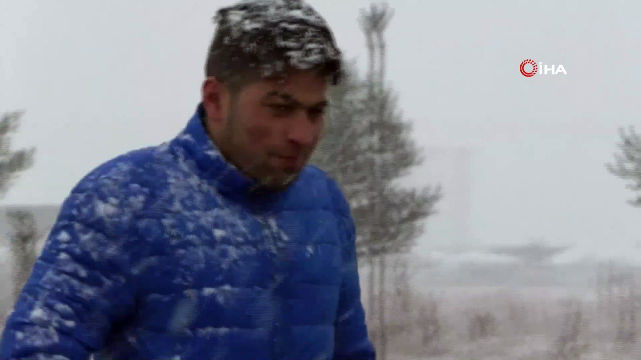 Kars’a Nisan sürprizi... Lapa lapa kar yağan kar sonrası şehir beyaza büründü