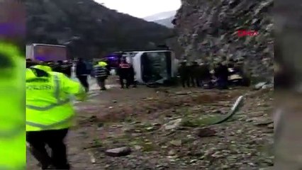 Antalya’da midibüs devrildi 2 ölü, 15 yaralı