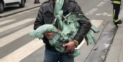 Le coq de la flèche de Notre-Dame de Paris retrouvé