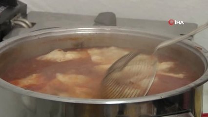 Yöresel Tat Tarhana Bezdirmesi Sındırgı Sofrası'nda Ziyaretçilerin de Beğenisine Sunuluyor