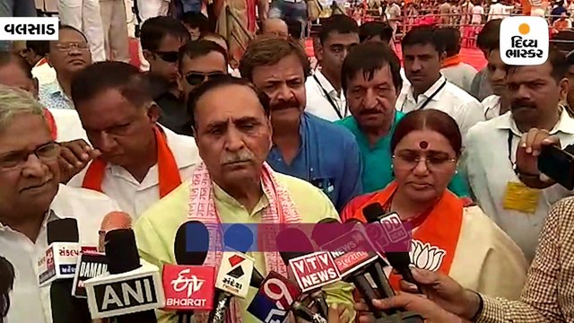 માવઠાંમાં મોતને ભેટેલાને બે-બે લાખની રાજ્યસરકારની સહાયની જાહેરાત મુખ્યમંત્રી વિજય રૂપાણીએ કરી