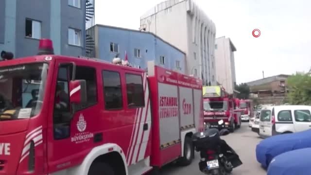 Tuzla'da Bir Tersanede Gemide Yangın Çıktı. İtfaiyenin Yangına Müdahalesi Sürüyor.