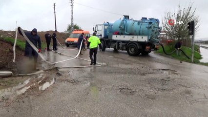 Elazığ'da şiddetli sağanak sonrası yollar ve tarlalar göle döndü...Son durum havadan görüntülendi