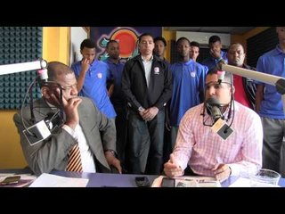 Rafael Uribe federación baloncesto con el equipo ganador centro basket en Elsoldelamañana